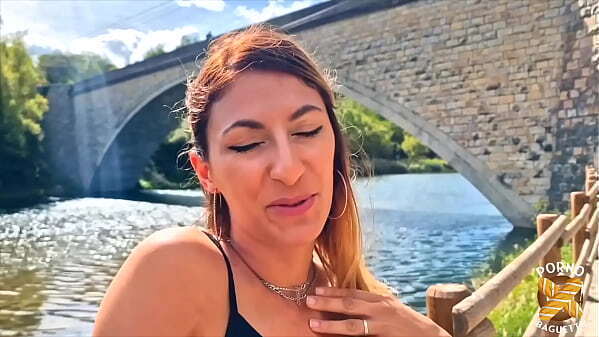 Stella, sublime femme, adore fellations sodomie