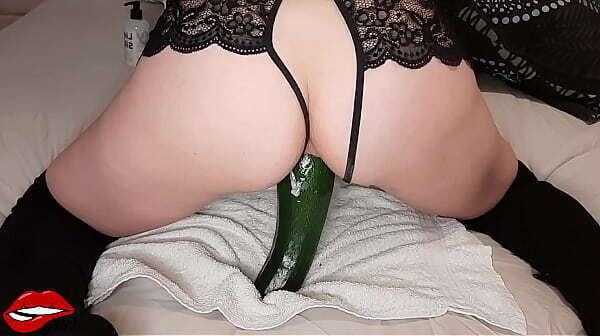 milf masturbates pussy with (huge cucumber) cannot fully vagina -Spaisyt