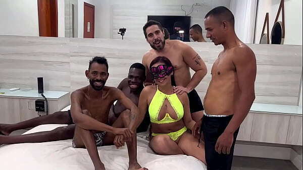 Suruba casada corno assistindo