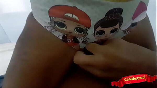 Esfrego minha bucetinha padrasto para leite.