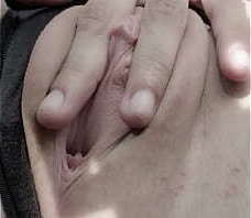 (AMATORIALE) fidanzata sditalina Taxi tragitto tornare casa invia video farmi vedere quanto &egrave_ arrapata