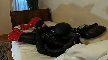Cumshot Latex, boots wearing rubber gasmask
