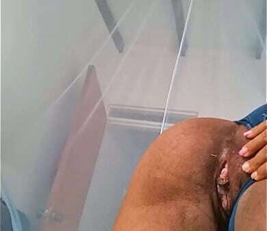 Ebony girl shakes flaunts spreads open shakes your face