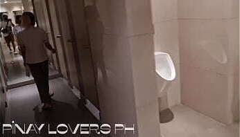 Pinay Sex Scandal -Teacher kinantot sa pang publiko banyo