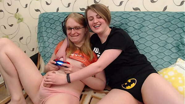 Nicky distracts while play then mouth