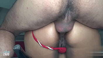 Enfiei bolas morena virgem