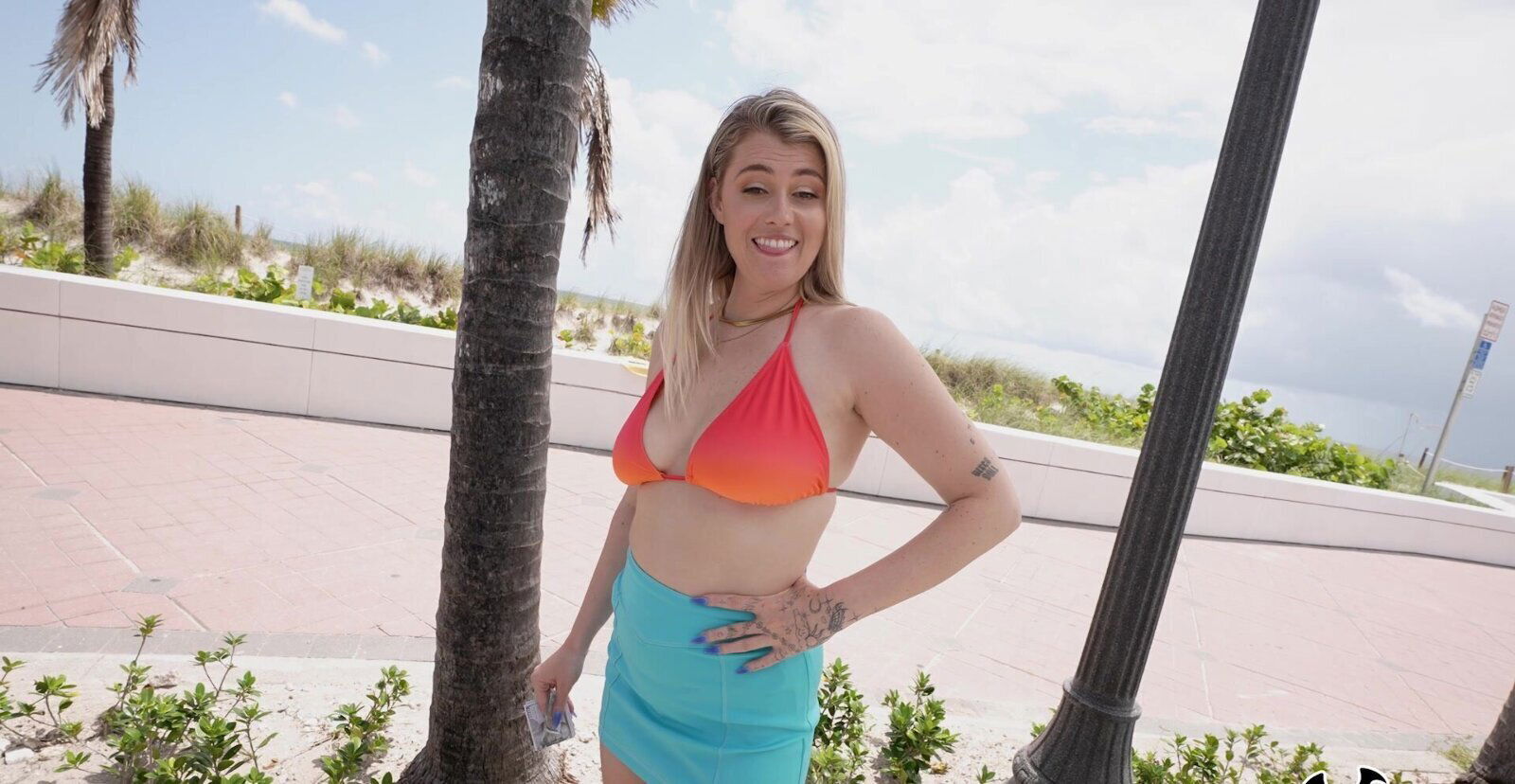 hungry slut Matti Mars spreads legs fucked