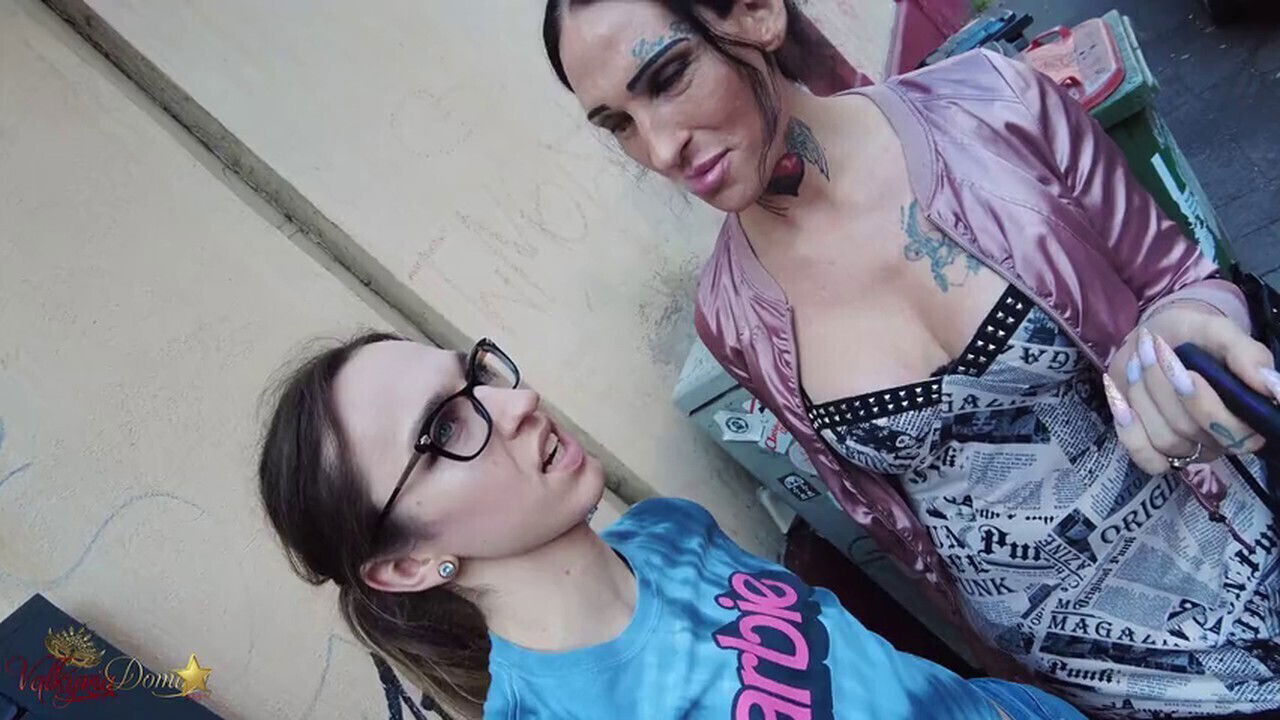 stunning trannies Reeperbahn's infamous Light District