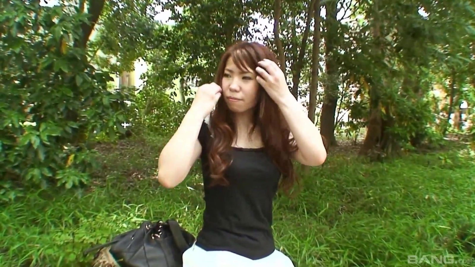 Brunette Obata moans while pleasuring puss with