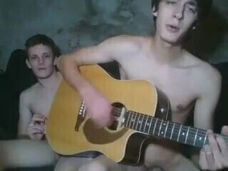 THREE STRAIGHT FRIENDS BATE AND BLOW ON CAM