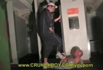 Sneaker sextape with a guy in joggin snif skets