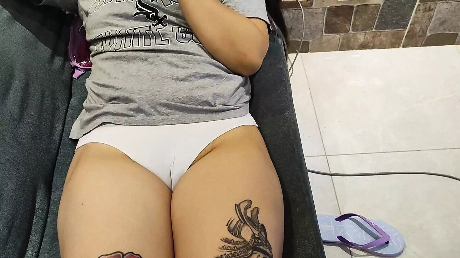 girlfriend's cameltoe marked with those panties!