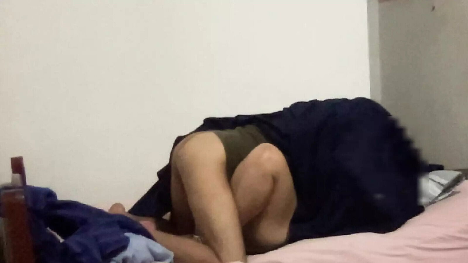 Sucking pussy cold under blanket