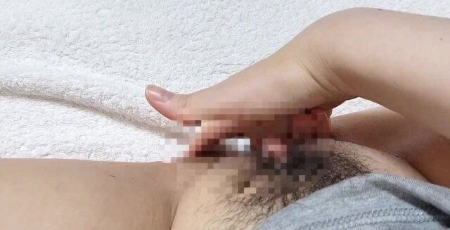 寝起きにムラムラして手マンオナニー♡　指ズボズボ入れてとろとろの愛液を出しちゃうド変態OL　素人/変態/痴女/OL/Japanese/個人撮影/クリトリス/デカクリ