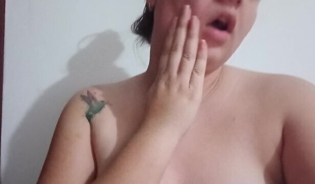 Golpeandome mientras masturbo quiero pene💦💦💦