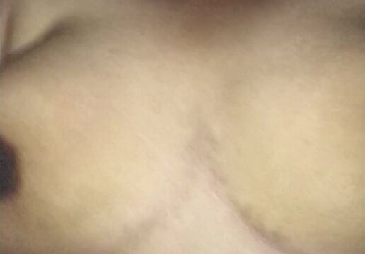 Me penetra mientras juego que mi vibrador