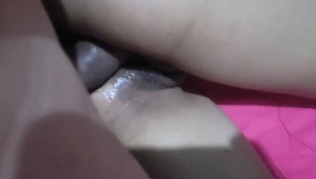 Fodeu gostoso o cuzinho a Nandinhapiv na casa de uma amiga dela.