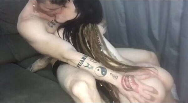 chupando peitos magrinha dreads