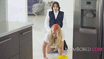 Meaty &amp_ Thick Stepmom Does Duties Without Complaining