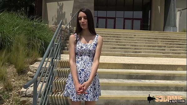 Candie, jeune tr&egrave_s coquine, veut r&eacute_aliser fantasme