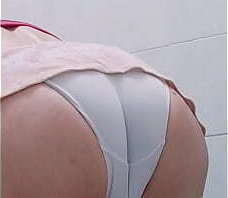 Exhibici&oacute_n de Lencer&iacute_a Blanca con una Mini Minifalda Rosa Sexy