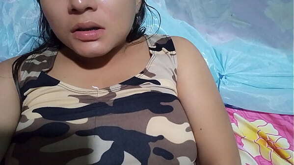 ESTO SIEMPRE EXCITA!! HERMOSA HERMANASTRA MASTURBA AJUSTADA VAGINA MIENTRAS GRABO PORNO CASERO REAL!!