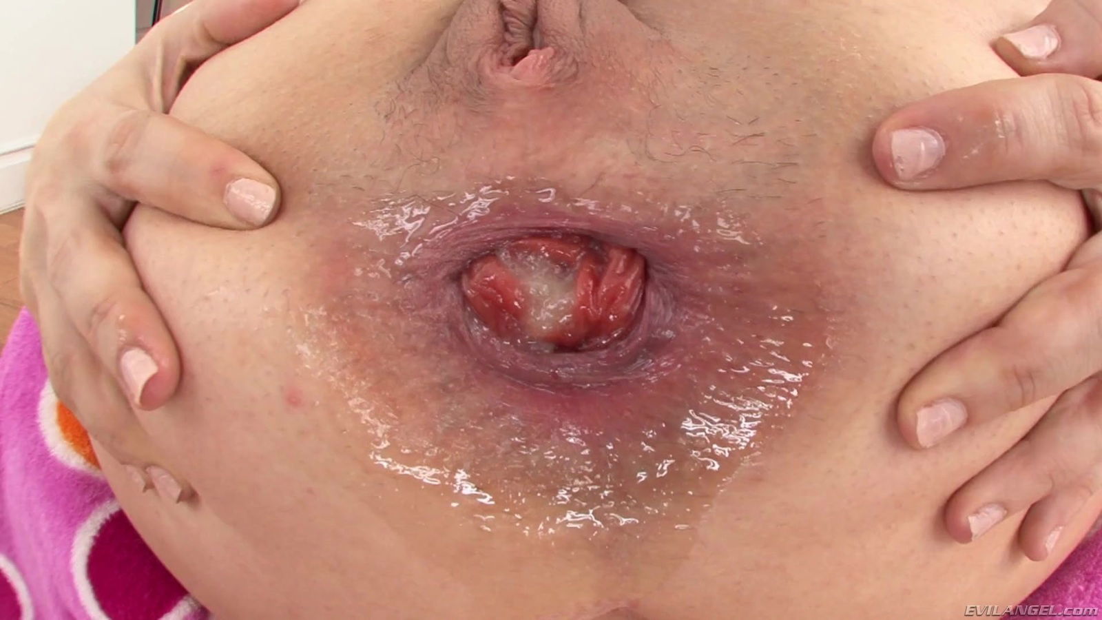 Sweet brunette enjoys while sucking Victoria Love