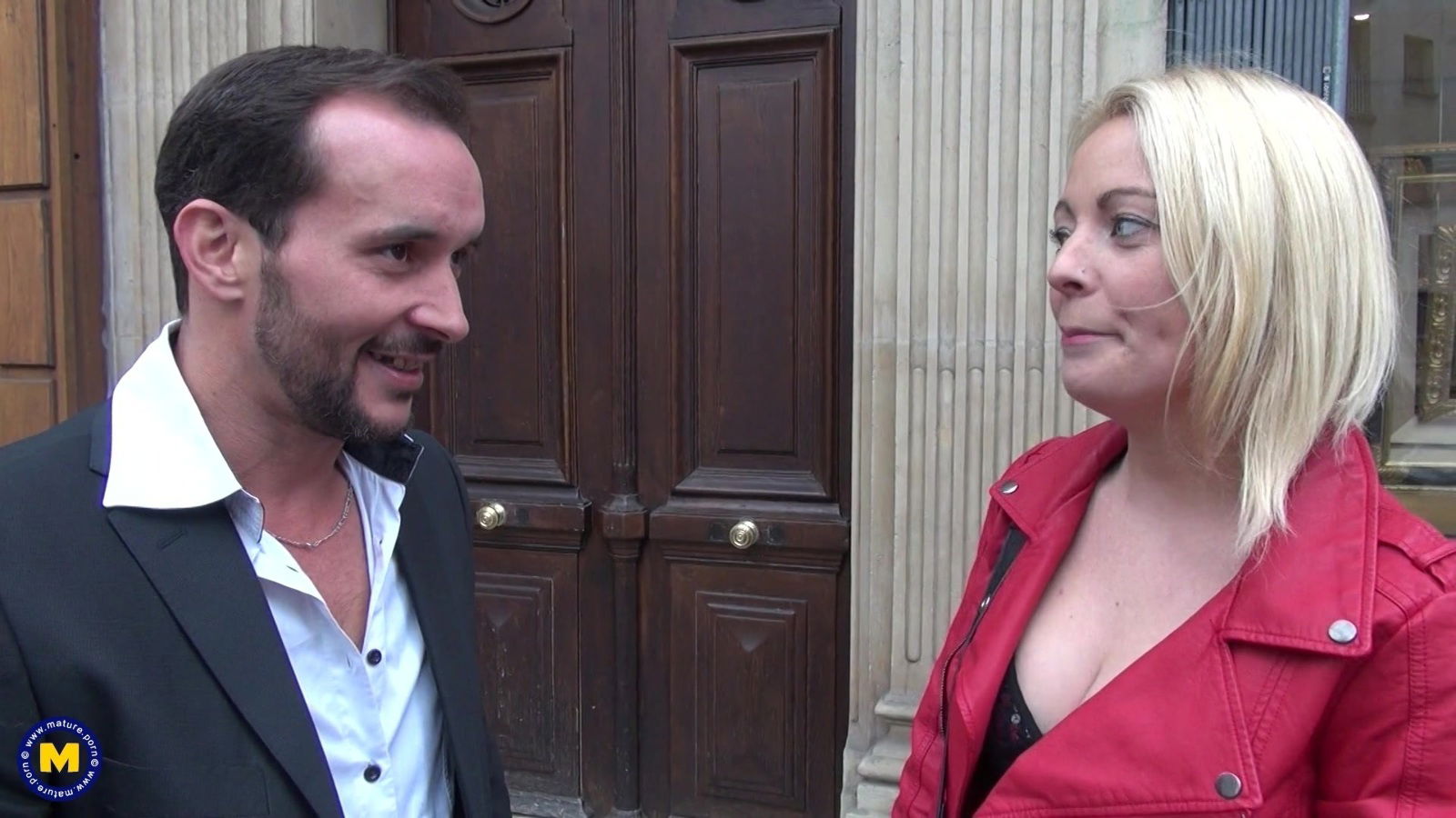 Closeup video provocative MILF Marion Moon having