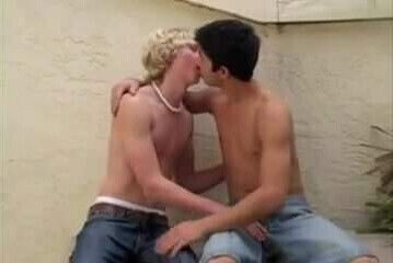 Blond and Brunette Bois Boffing