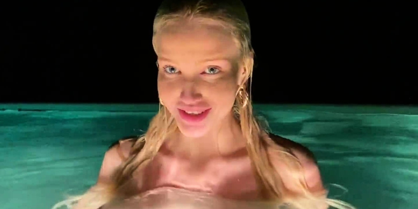Linsey Donovan Nude Pool Tease Video Leaked