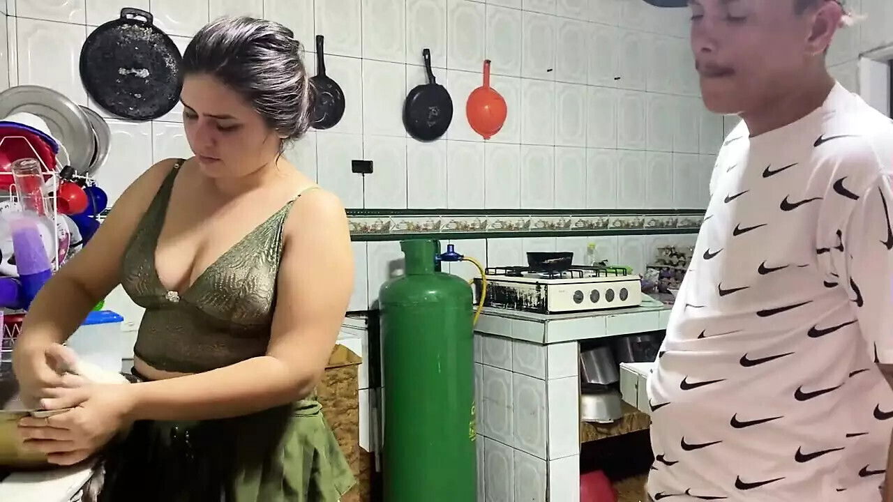 wife accepts service employee accept gives pussy