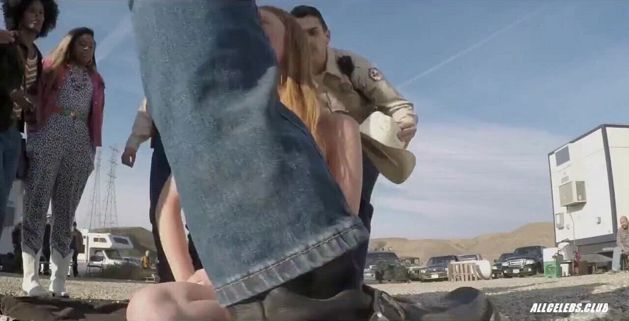 India Menuez and Roberta Colindrez in I Love Dick - S01E06