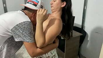 padre manda hacer unas cosas empleado folla co&ntilde_o