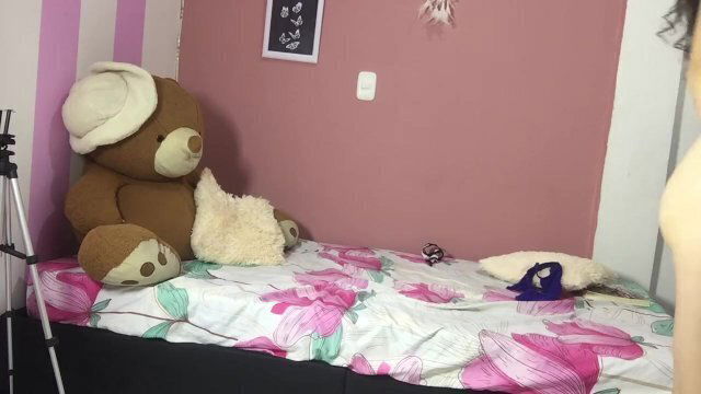 jovencita cachonda graba masturbandose