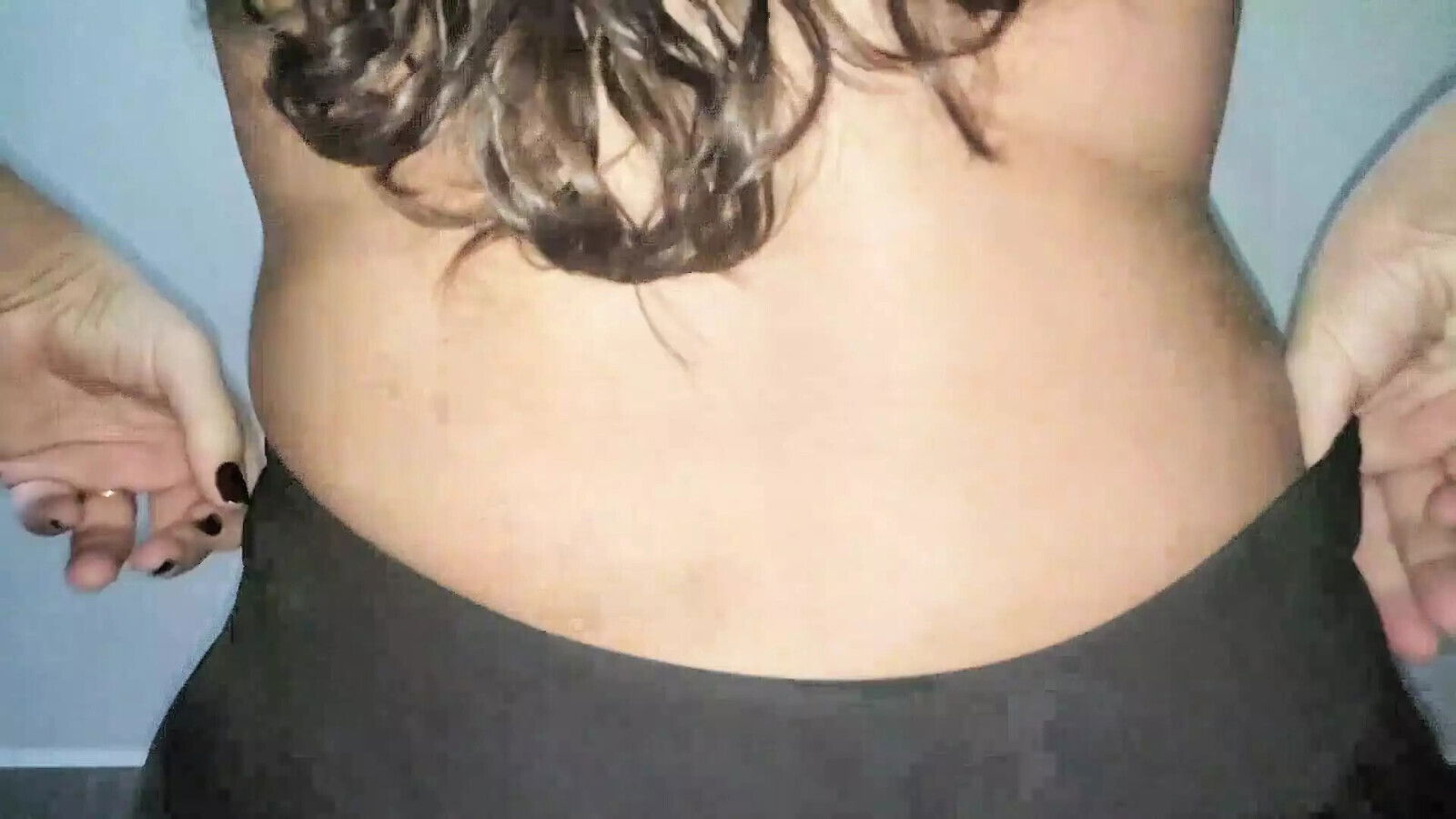 Wife seduces dancing butt