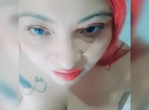 Sarita la peli roja quiere su lechita 💦