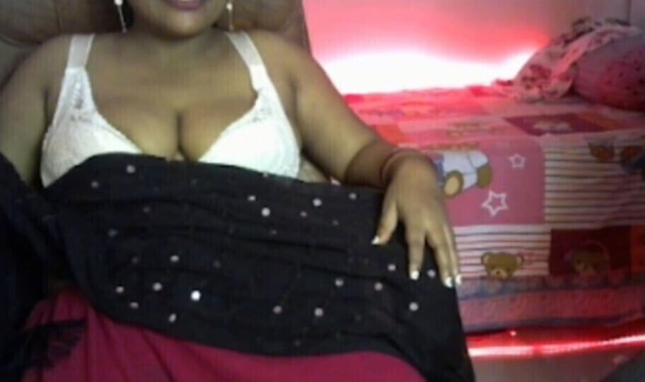 Desi sexy girl shakes boobs does erotic dance with boyfriend applies nipple clamp boy's cock.