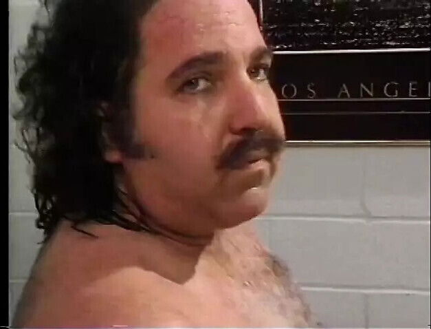 Experienced hunk nails busty ebony's pussy