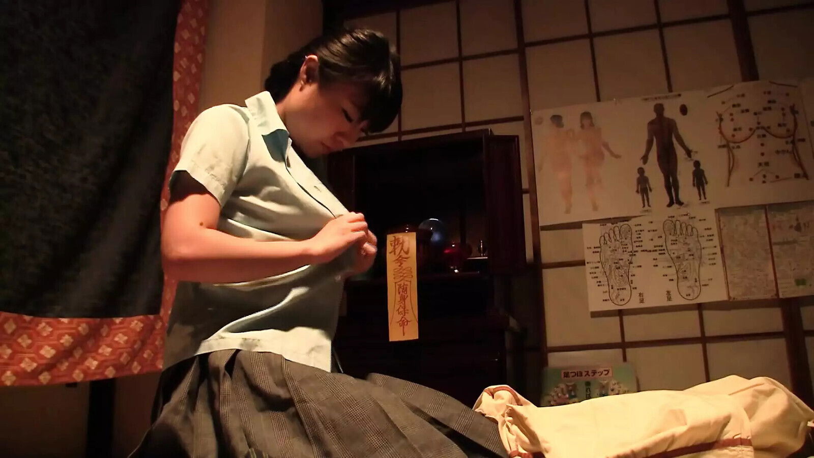 Bottle Filled With Obscenity: Skilled Lewd Masseuse Part.1