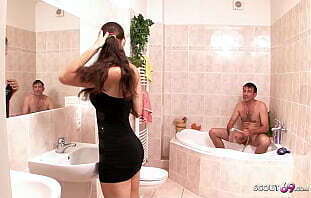 Sch&uuml_chterner deutscher Jungfrau Freund Stief Mutter haarige Fotze gefickt