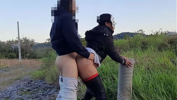 Adoro quando leva para comer c&uacute_ fora safado