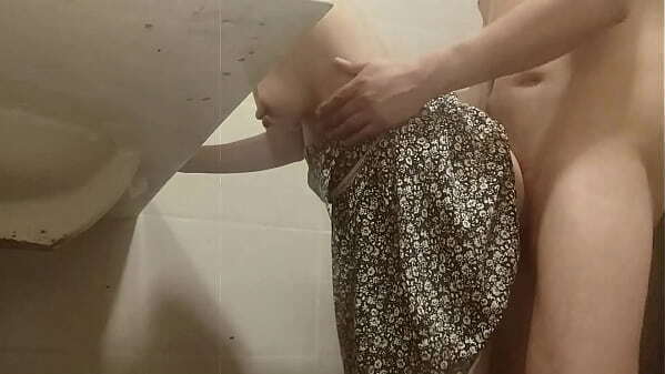 Hago perrita sacude tetas tanta embestida