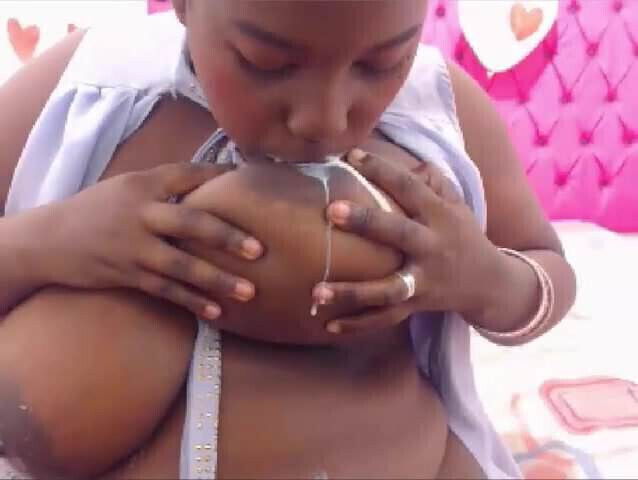 Nasty Ebony Latina Webcam Teasing Milking