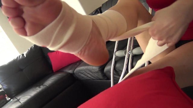 ROXIE'S ANKLE SPRAIN HOPPING WITH CRUTCHES