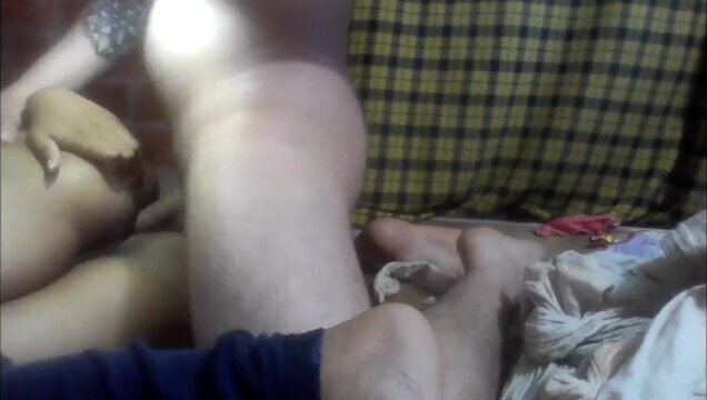 Zorra colombiana me entrega su gran culo y yo le pago