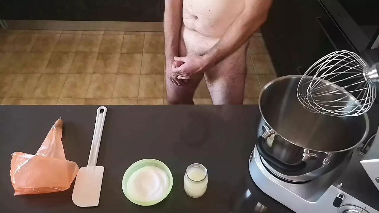 Cicci77, after making Pedro reach grams sperm, prepares super batch 