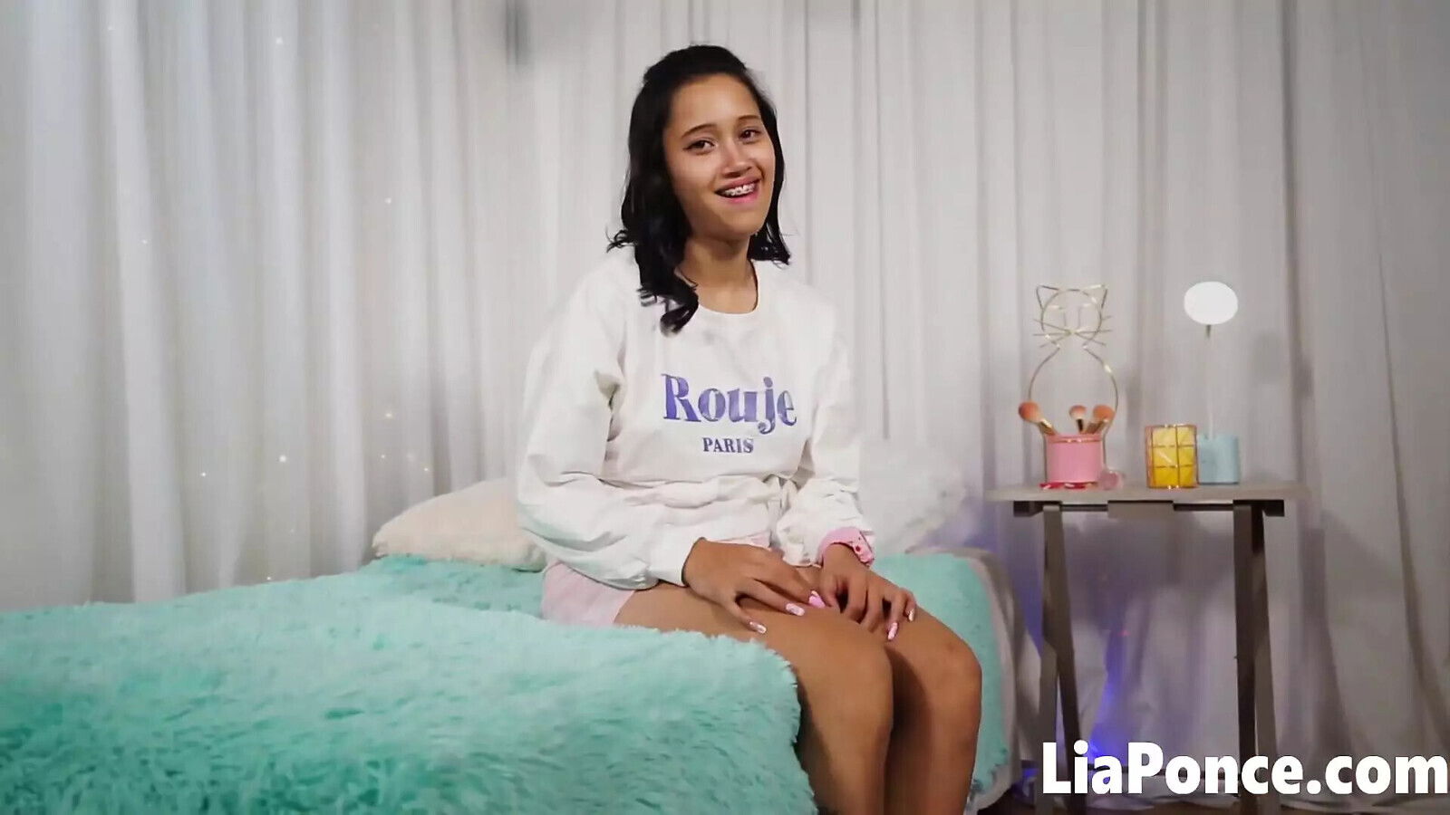 Ponce toying with virgin 18-year-old Latina pussy