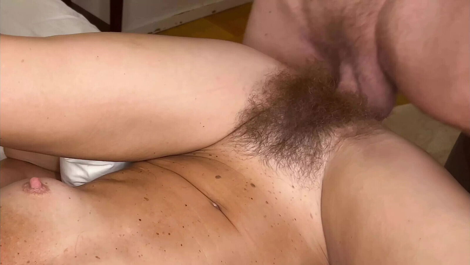 Super hairy slim MILF fuck squirt