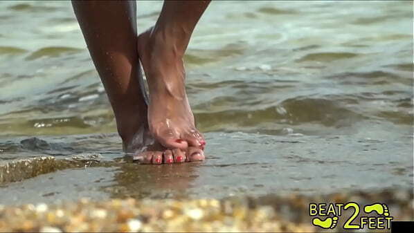 Giggles'_ Feet Beach Beat2FeetCom
