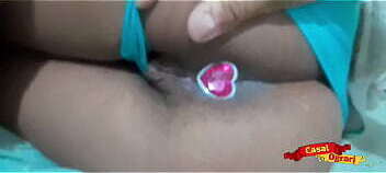 Acordando enteada sorna plug cuzinho.